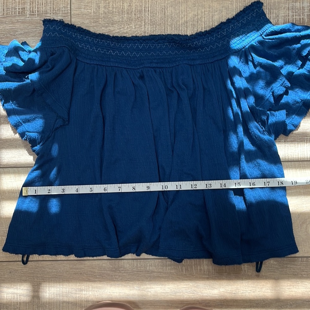 Free People Off the Shoulder Crop Frayed Edges and Back Cut out Blue Size M - Picture 7 of 10